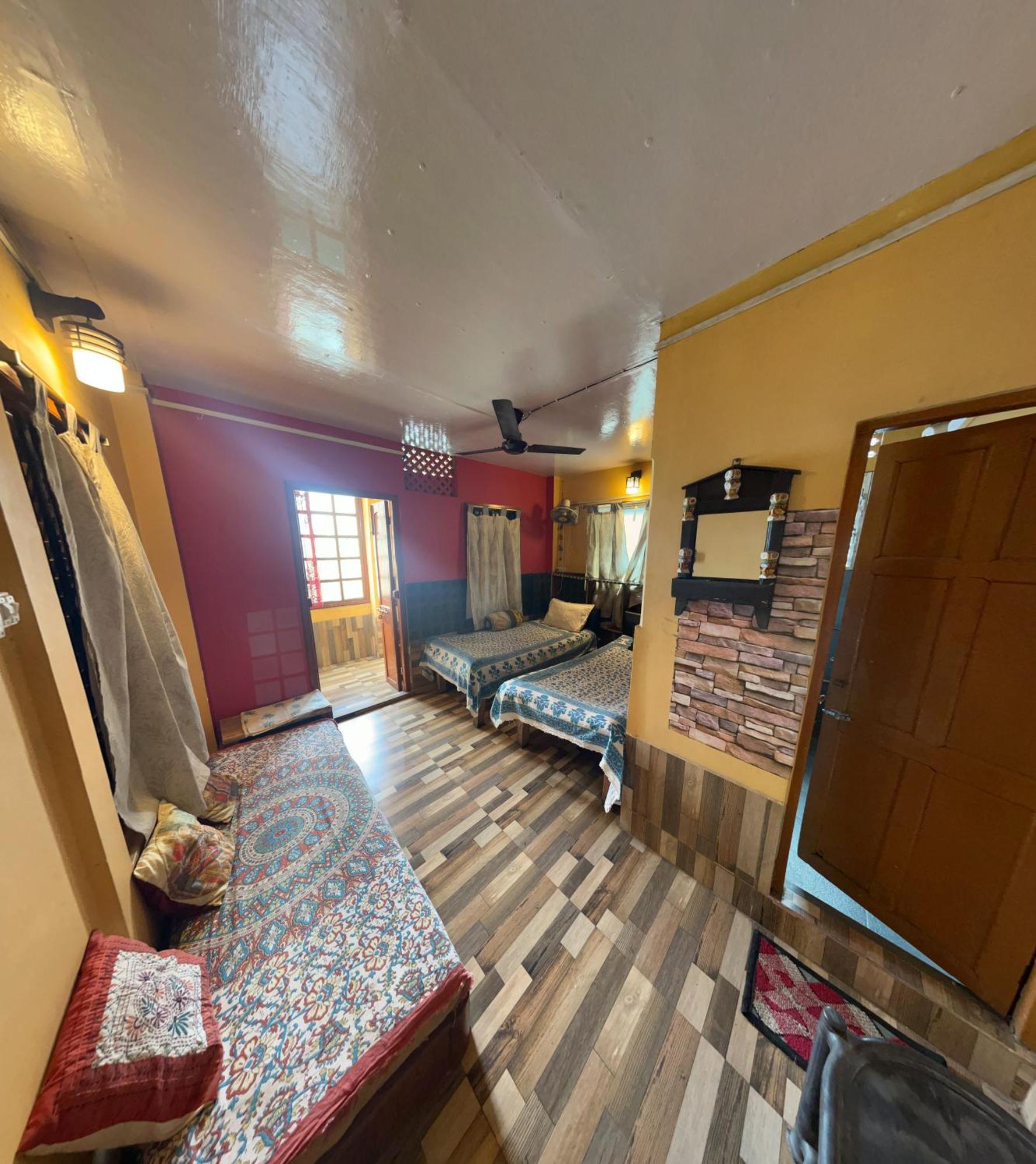 Calcutta Backpackers Homestay- For Travellers And Backpackers ภายนอก รูปภาพ